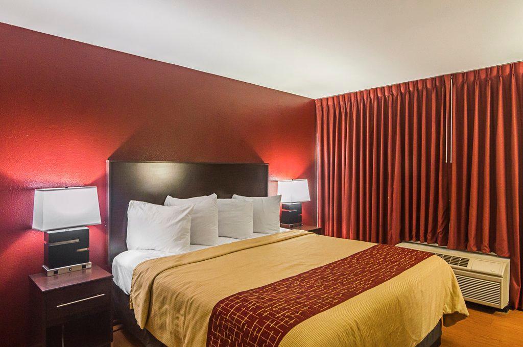 Red Roof Inn Lubbock Bagian luar foto