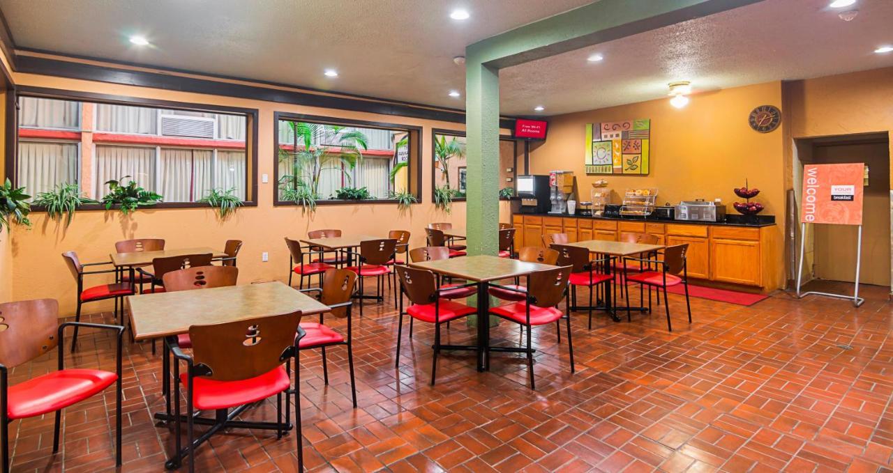 Red Roof Inn Lubbock Bagian luar foto