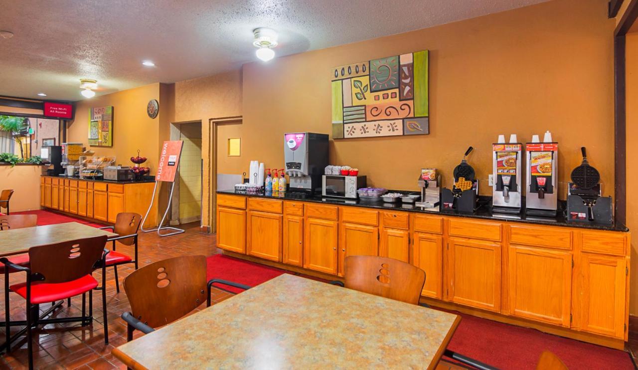 Red Roof Inn Lubbock Bagian luar foto