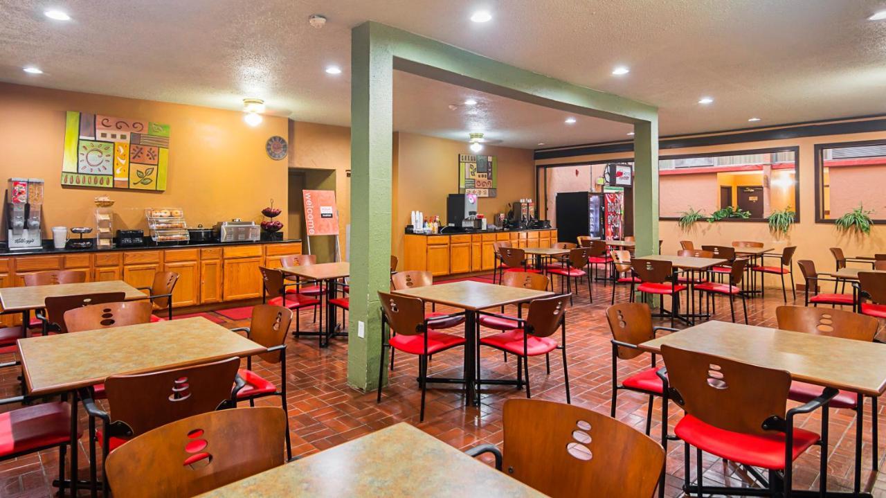 Red Roof Inn Lubbock Bagian luar foto