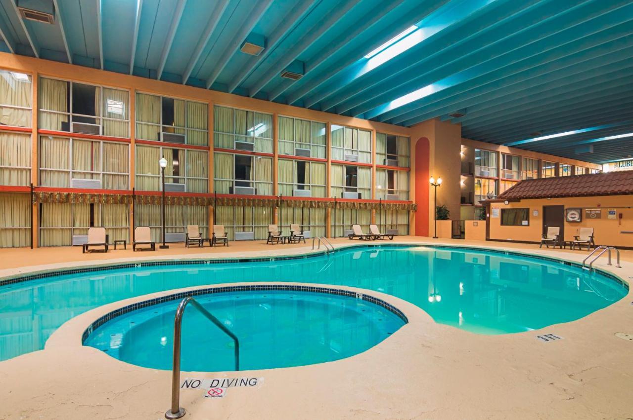 Red Roof Inn Lubbock Bagian luar foto